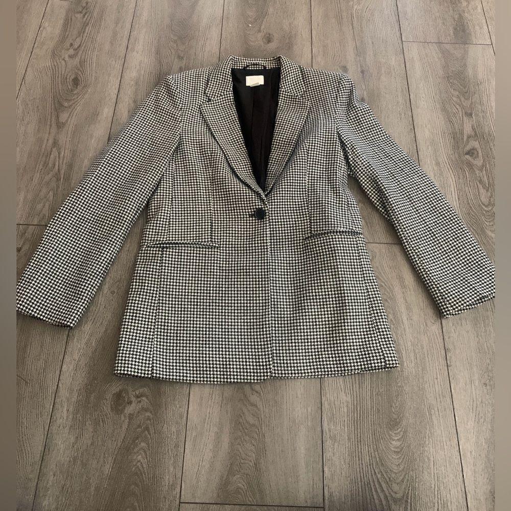 H&M woman’s blazer used in good condition